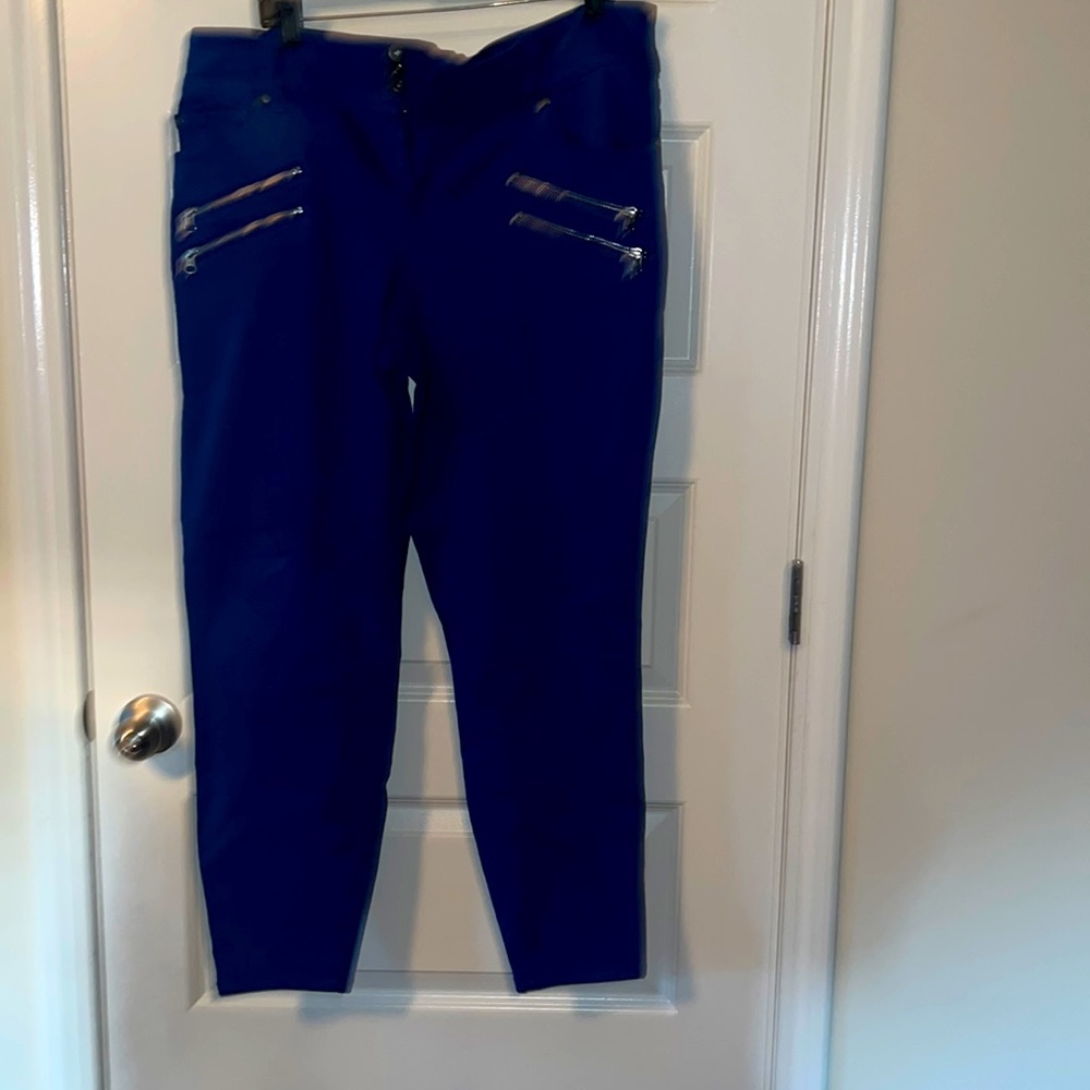 Royal blue jegging from torrid, worn once. Zipper pockets